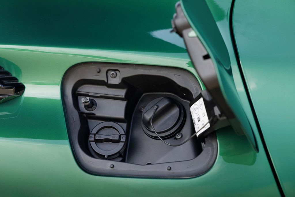 doppio bocchettone di rifornimento benzina e GPL